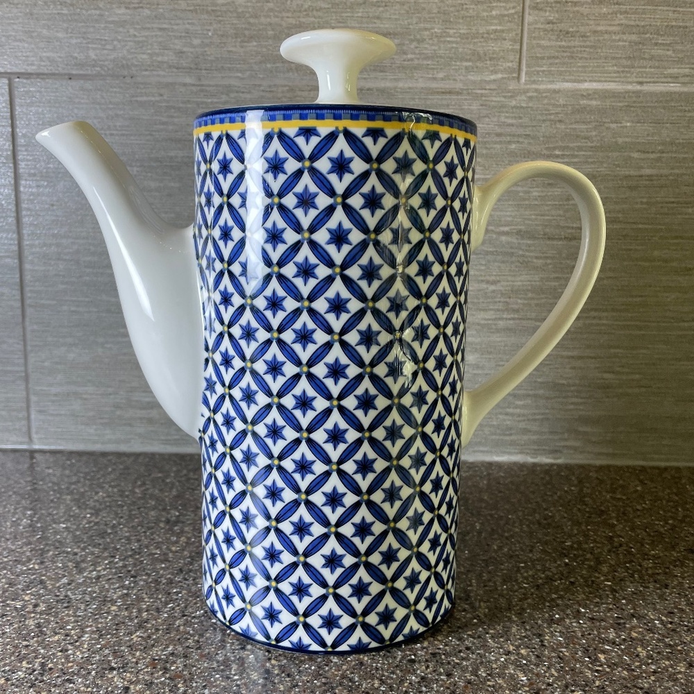 VICTORIA & BEALE 'Williamsburg' Coffee Pot & lid